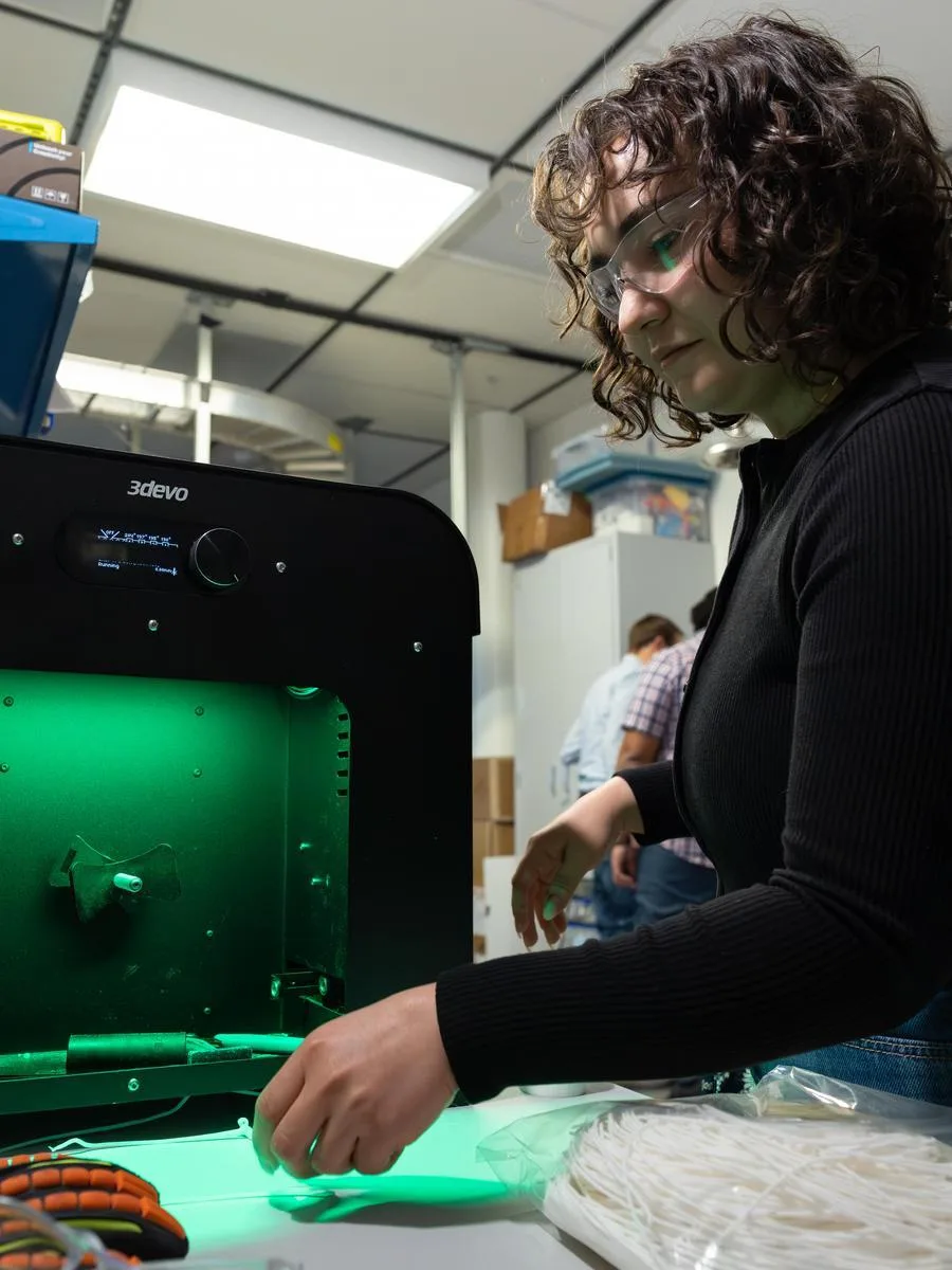 A female graduate student performs research as part of her Mines graduate studies.