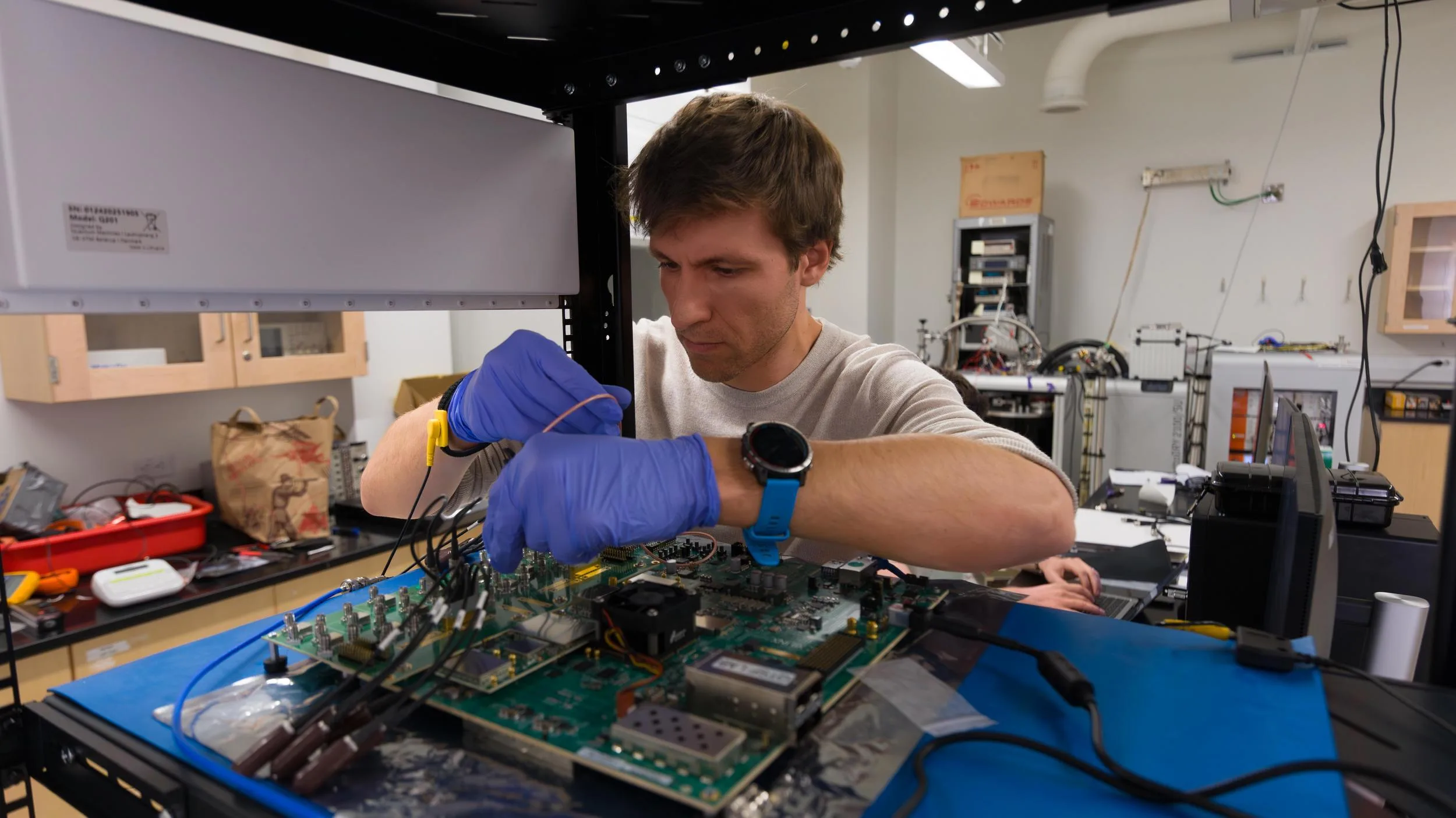 Researcher working in the Quantum Physics lab
