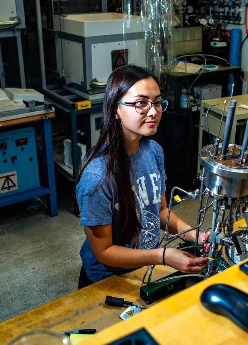 Mines Student working in the fuel cell lab