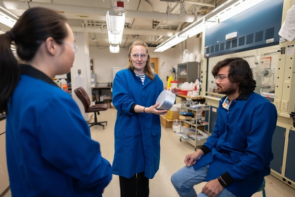Anna Staerz and grad students work on optical sensor to monitor CO2 pipelines
