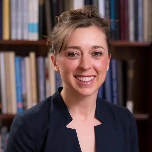 Elizabeth Holley headshot
