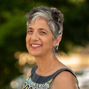 Iris Bahar headshot