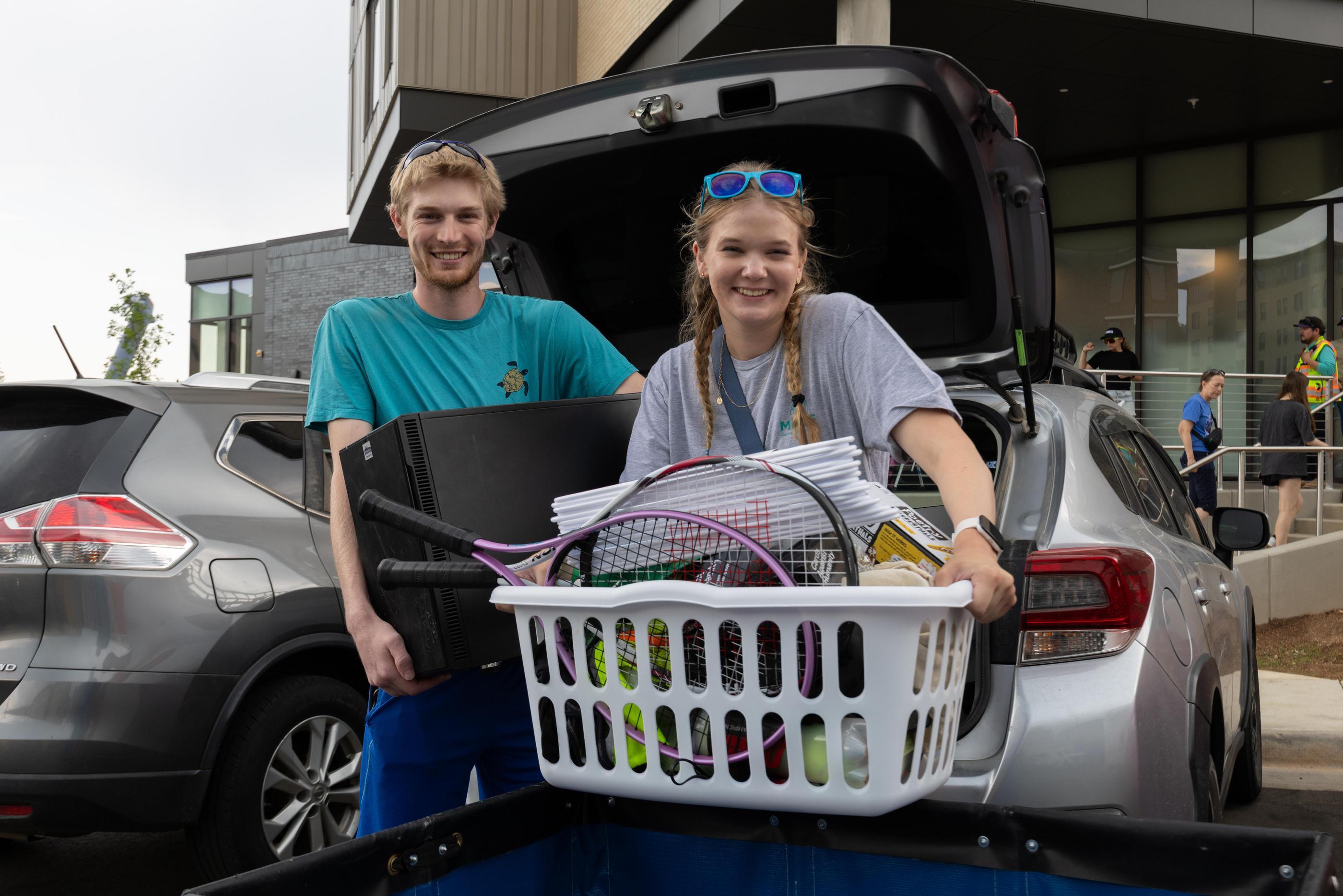 Graduate students moving into Mines Park