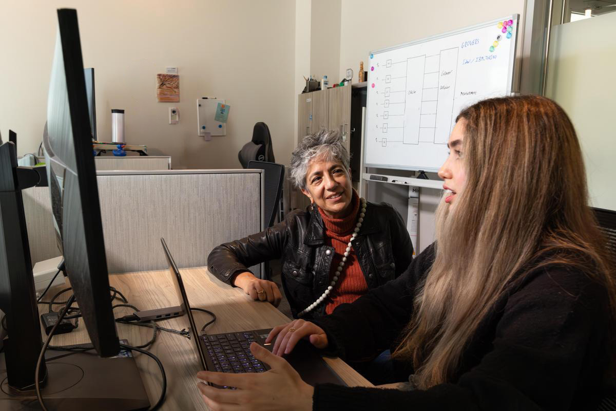 Mines professor Iris Bahar works with a Computer Science student in a computer lab.