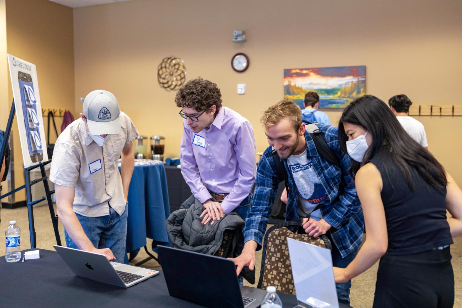 Amy Cao, part of the team that created the Orediggr roommate-matching app, demonstrates her team's project for attendees of the Thorson First-Year Honors Student Design Showcase.