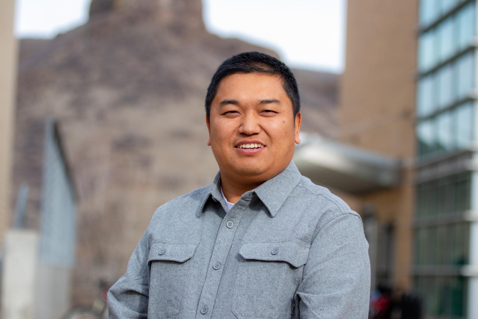 Dong Chen headshot